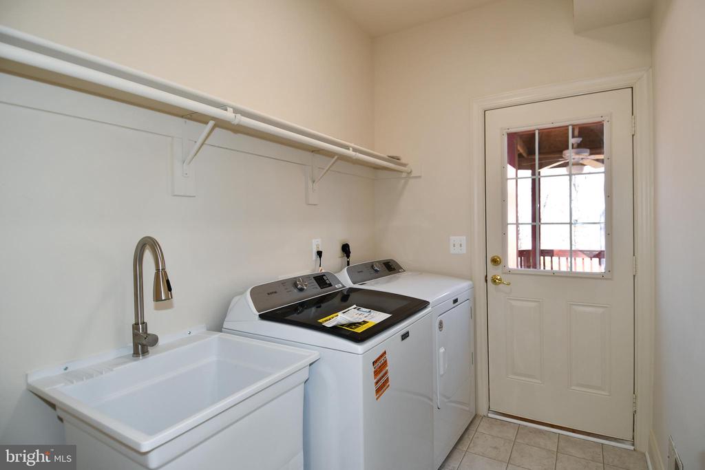 8368 HICKORY HOLLOW COURT