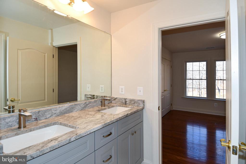 8368 HICKORY HOLLOW COURT