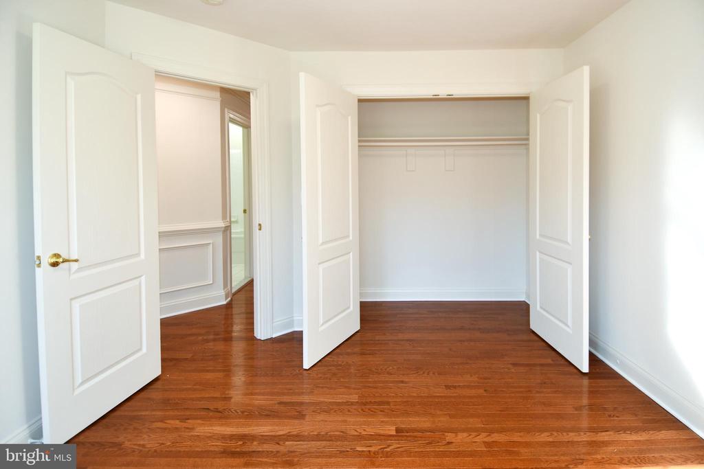 8368 HICKORY HOLLOW COURT