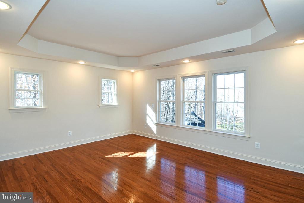 8368 HICKORY HOLLOW COURT
