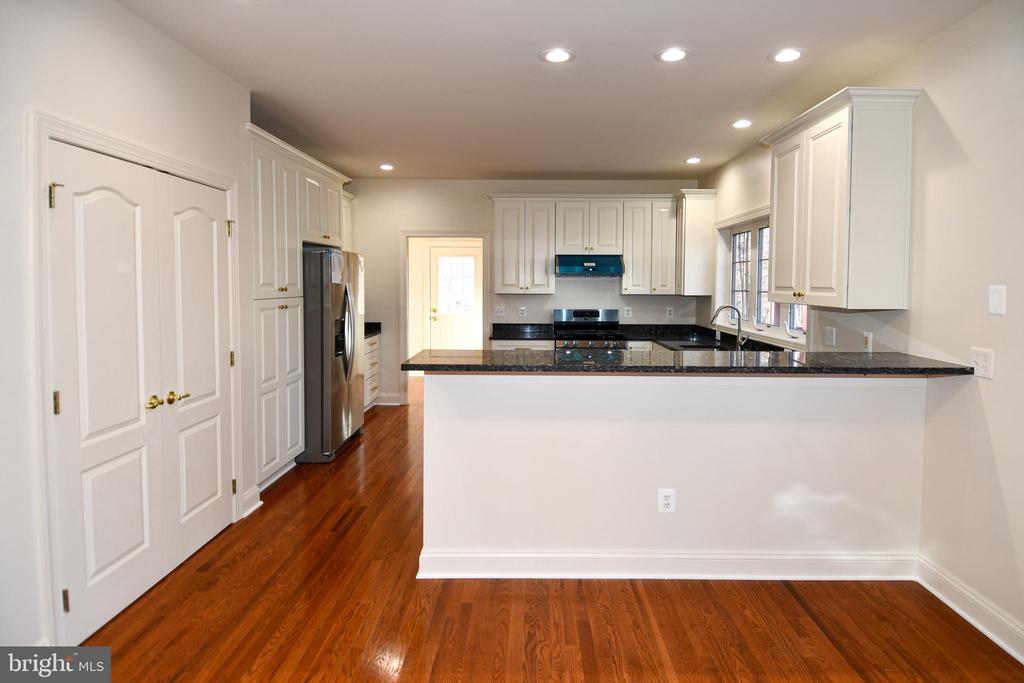 8368 HICKORY HOLLOW COURT