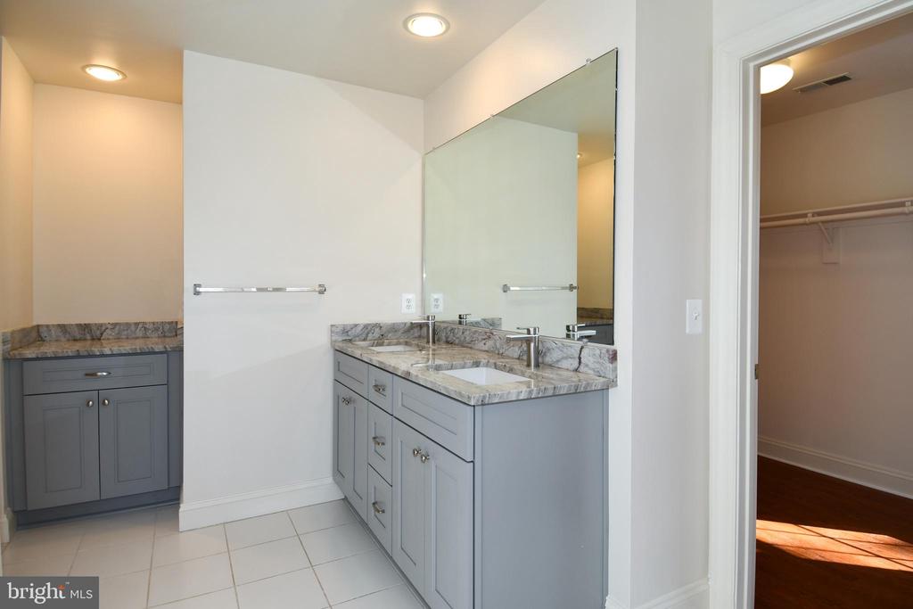 8368 HICKORY HOLLOW COURT