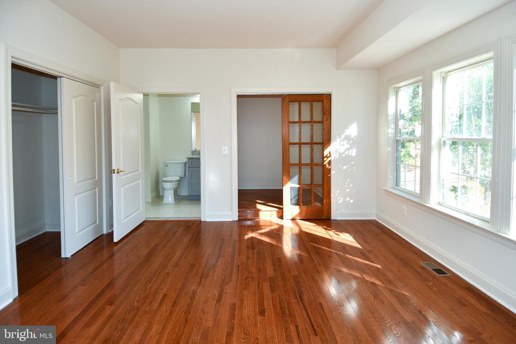 8368 HICKORY HOLLOW COURT