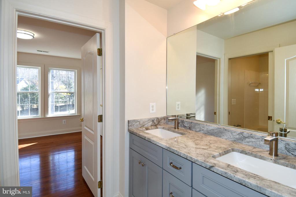 8368 HICKORY HOLLOW COURT
