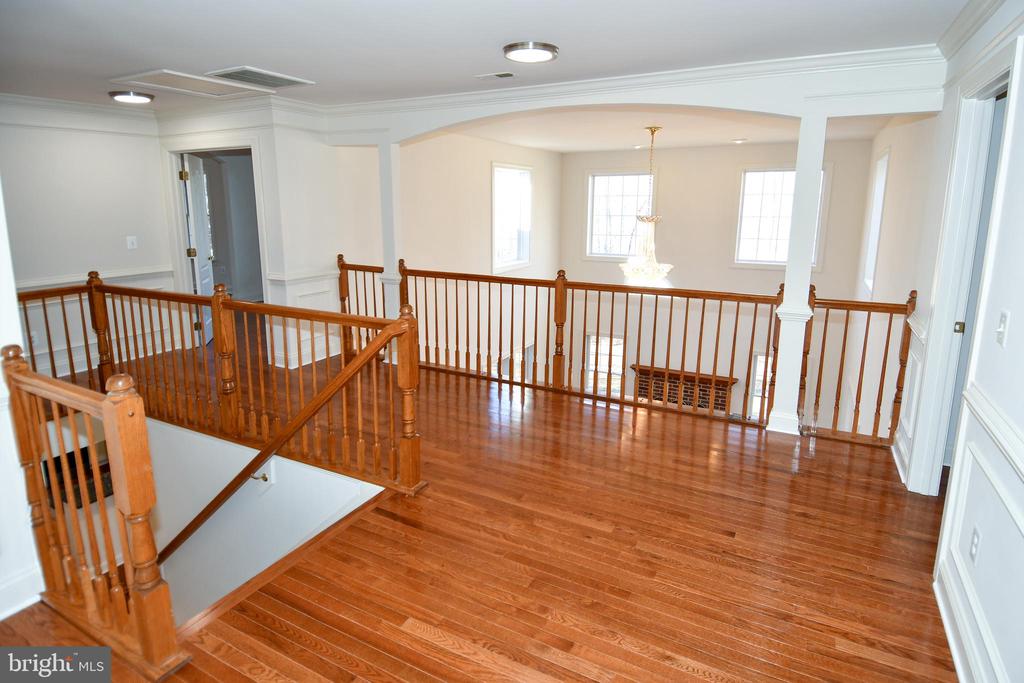 8368 HICKORY HOLLOW COURT