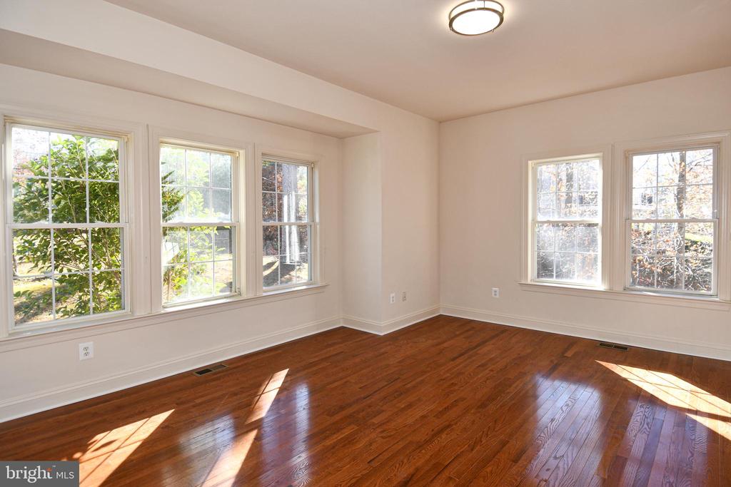 8368 HICKORY HOLLOW COURT