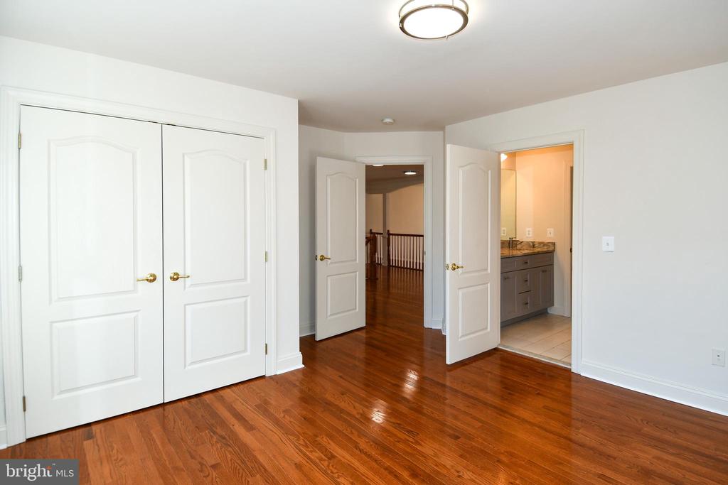 8368 HICKORY HOLLOW COURT