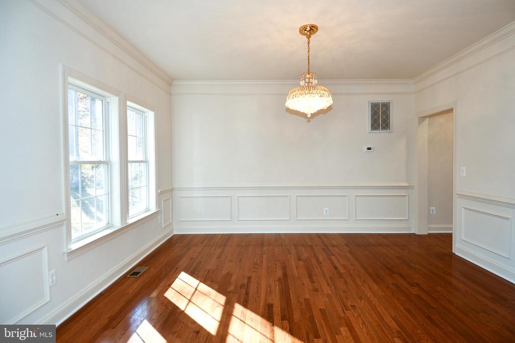 8368 HICKORY HOLLOW COURT