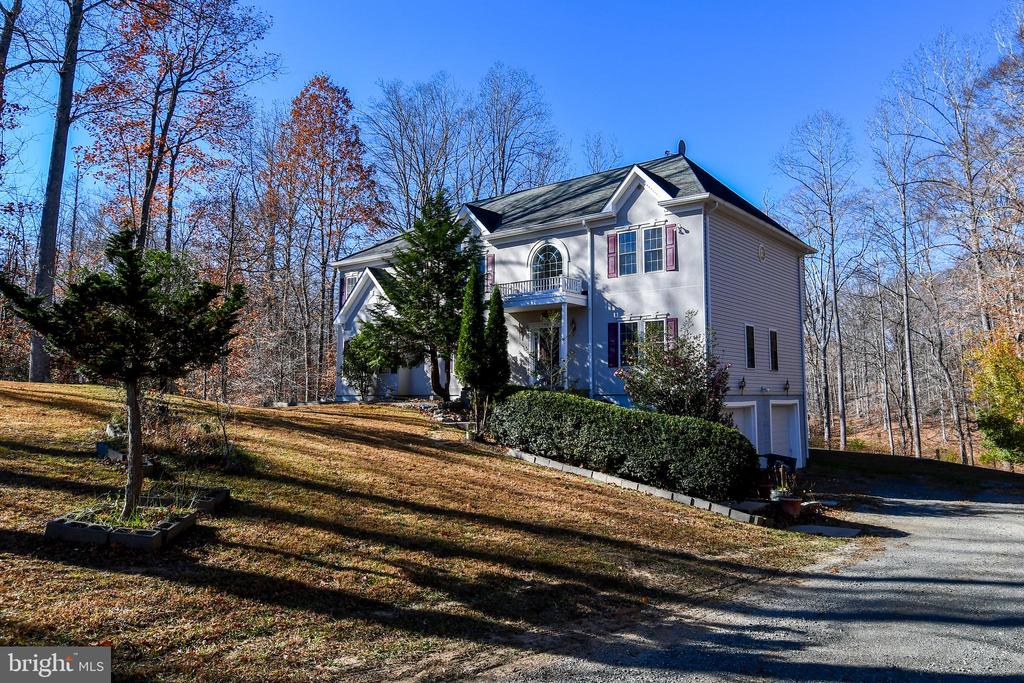 8368 HICKORY HOLLOW COURT