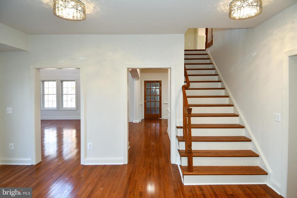 8368 HICKORY HOLLOW COURT
