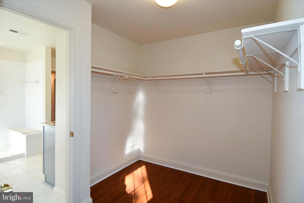 8368 HICKORY HOLLOW COURT