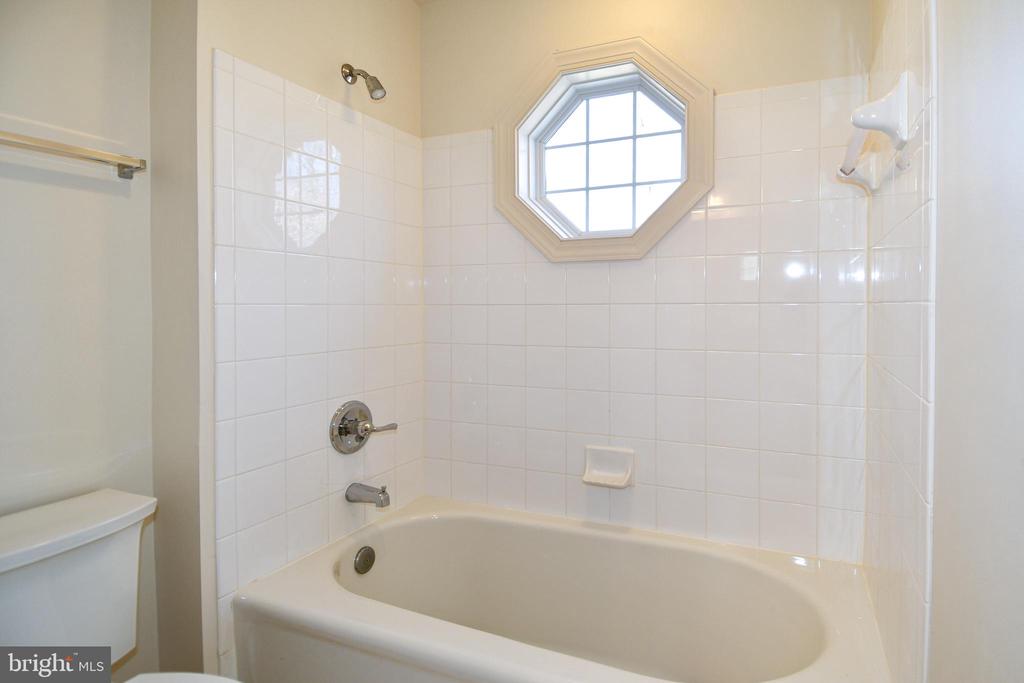 8368 HICKORY HOLLOW COURT