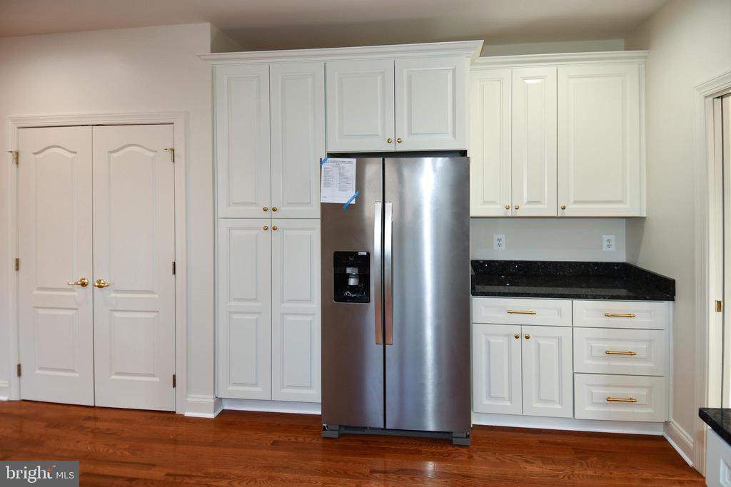 8368 HICKORY HOLLOW COURT