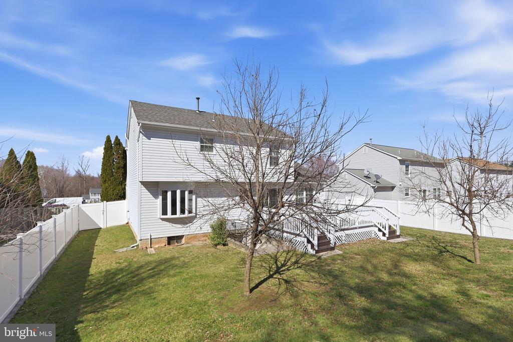 5735 ROCKSBURY LANE
