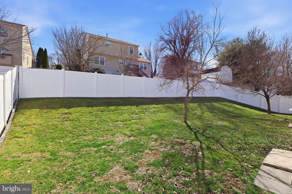 5735 ROCKSBURY LANE