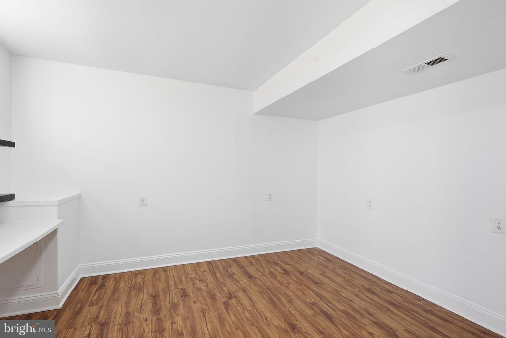 5735 ROCKSBURY LANE