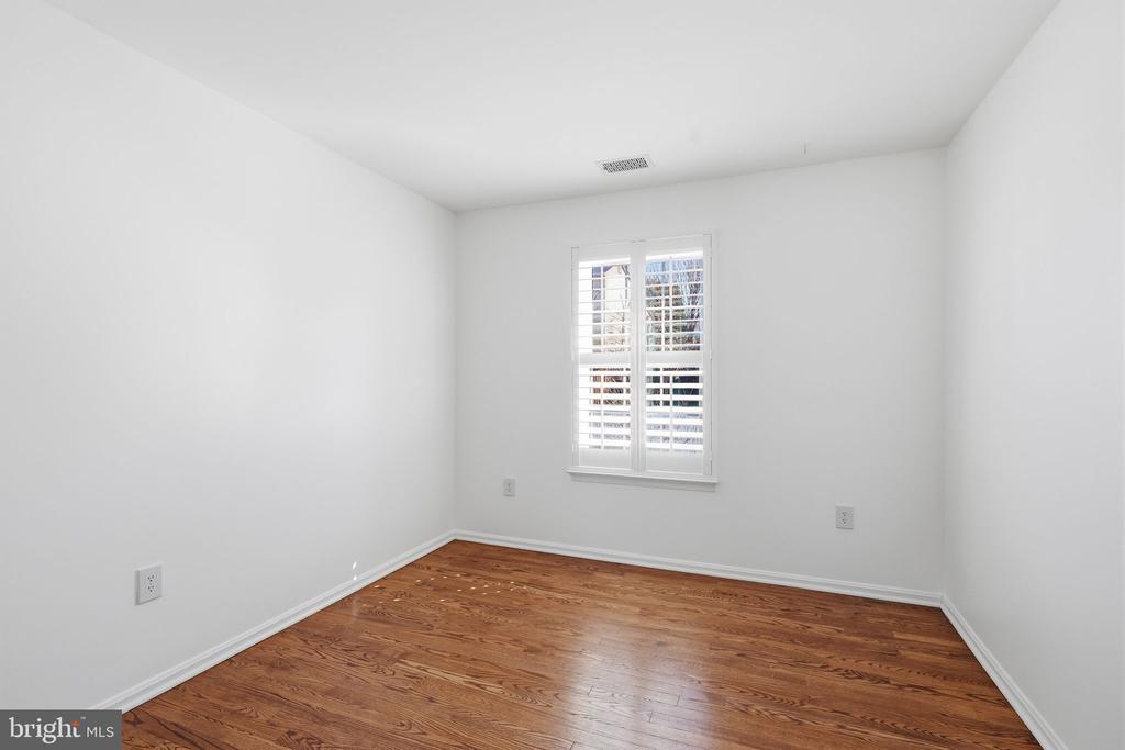 5735 ROCKSBURY LANE