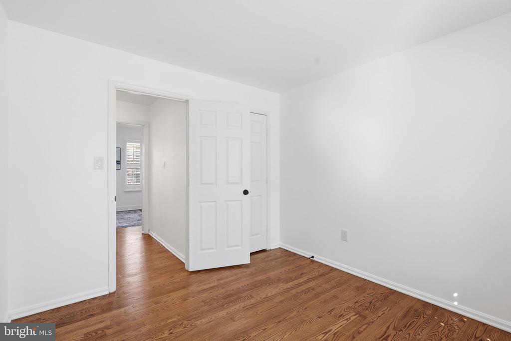 5735 ROCKSBURY LANE