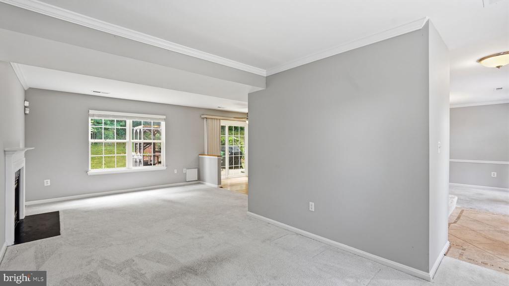 5717 RHODE ISLAND DRIVE
