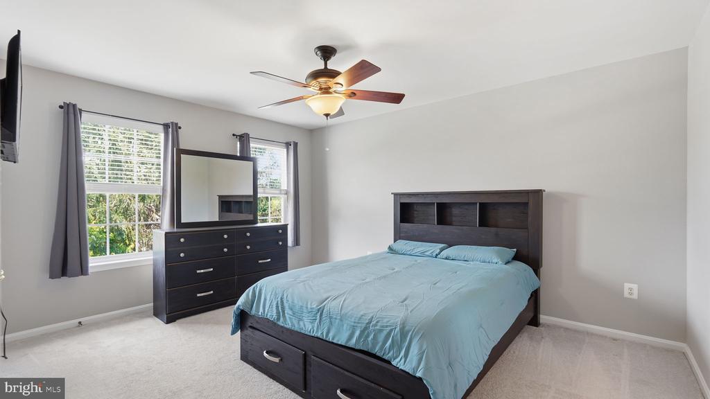 5717 RHODE ISLAND DRIVE