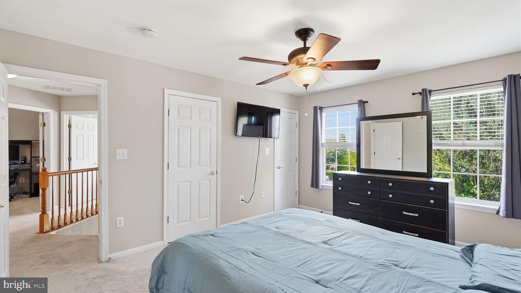 5717 RHODE ISLAND DRIVE