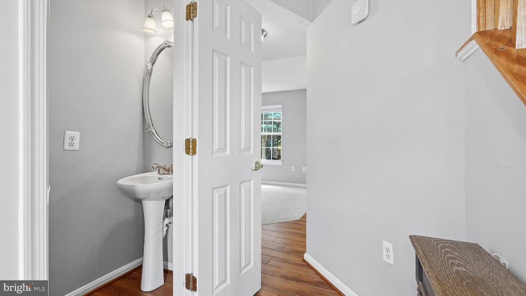 5717 RHODE ISLAND DRIVE