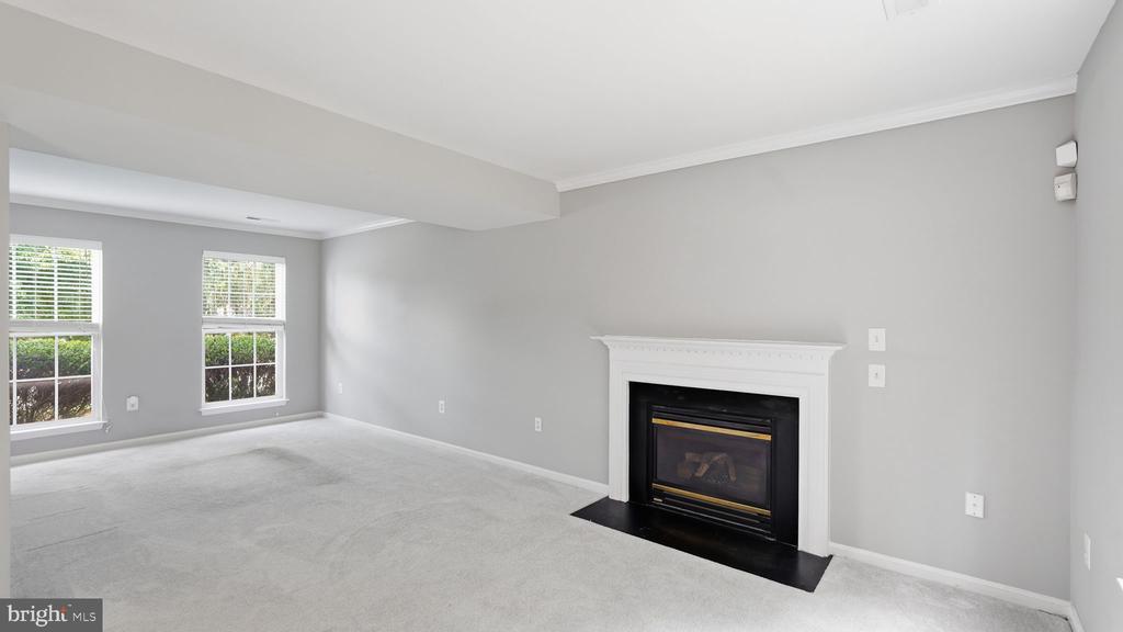 5717 RHODE ISLAND DRIVE