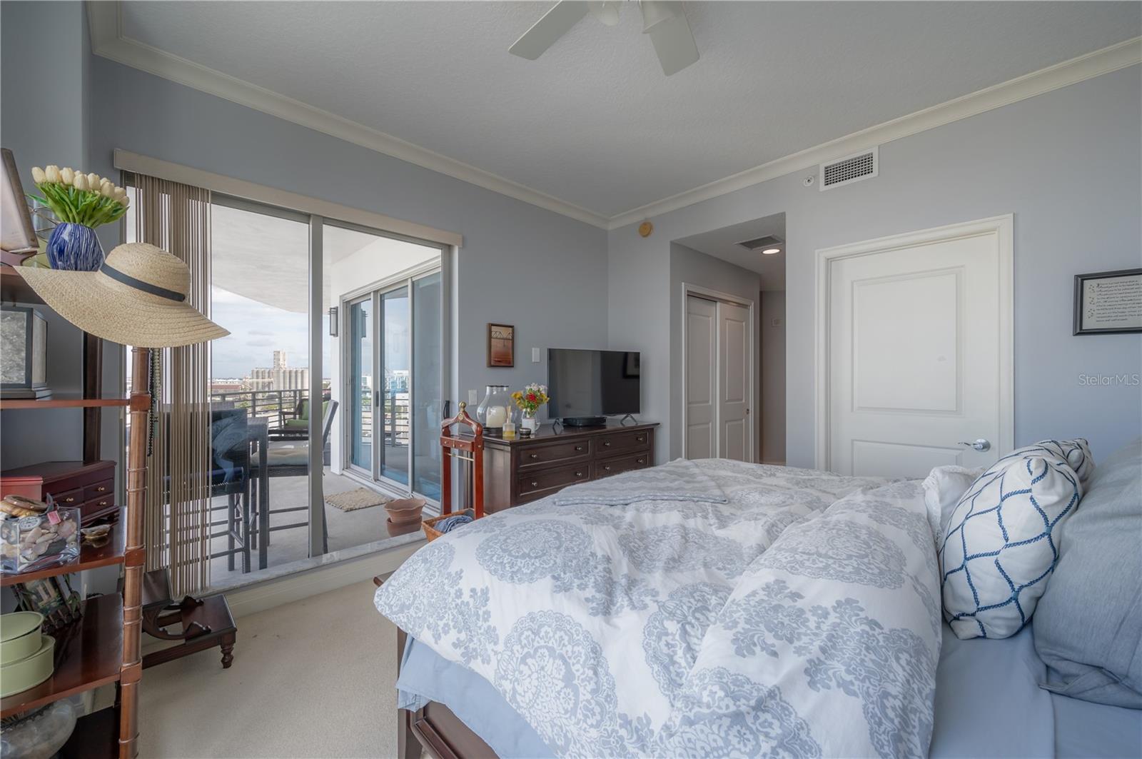 1209 E CUMBERLAND AVE #804