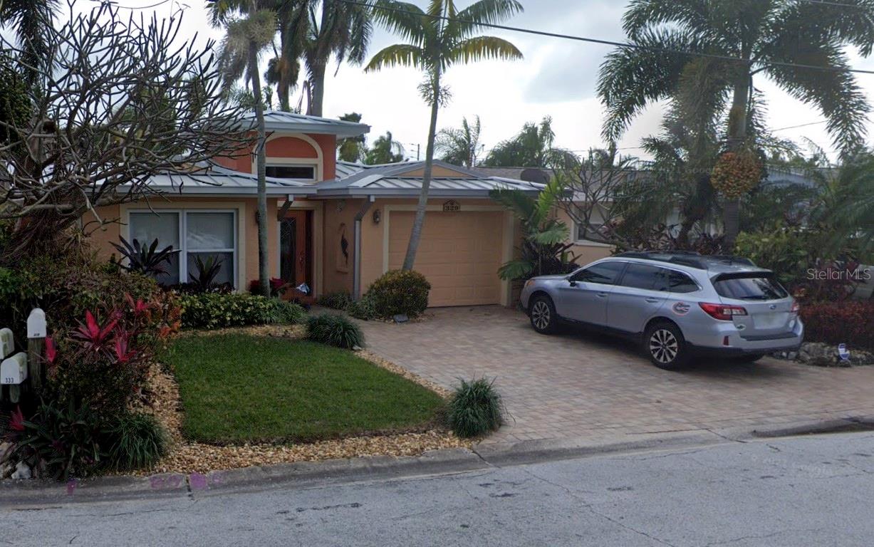 329 E MADEIRA AVE