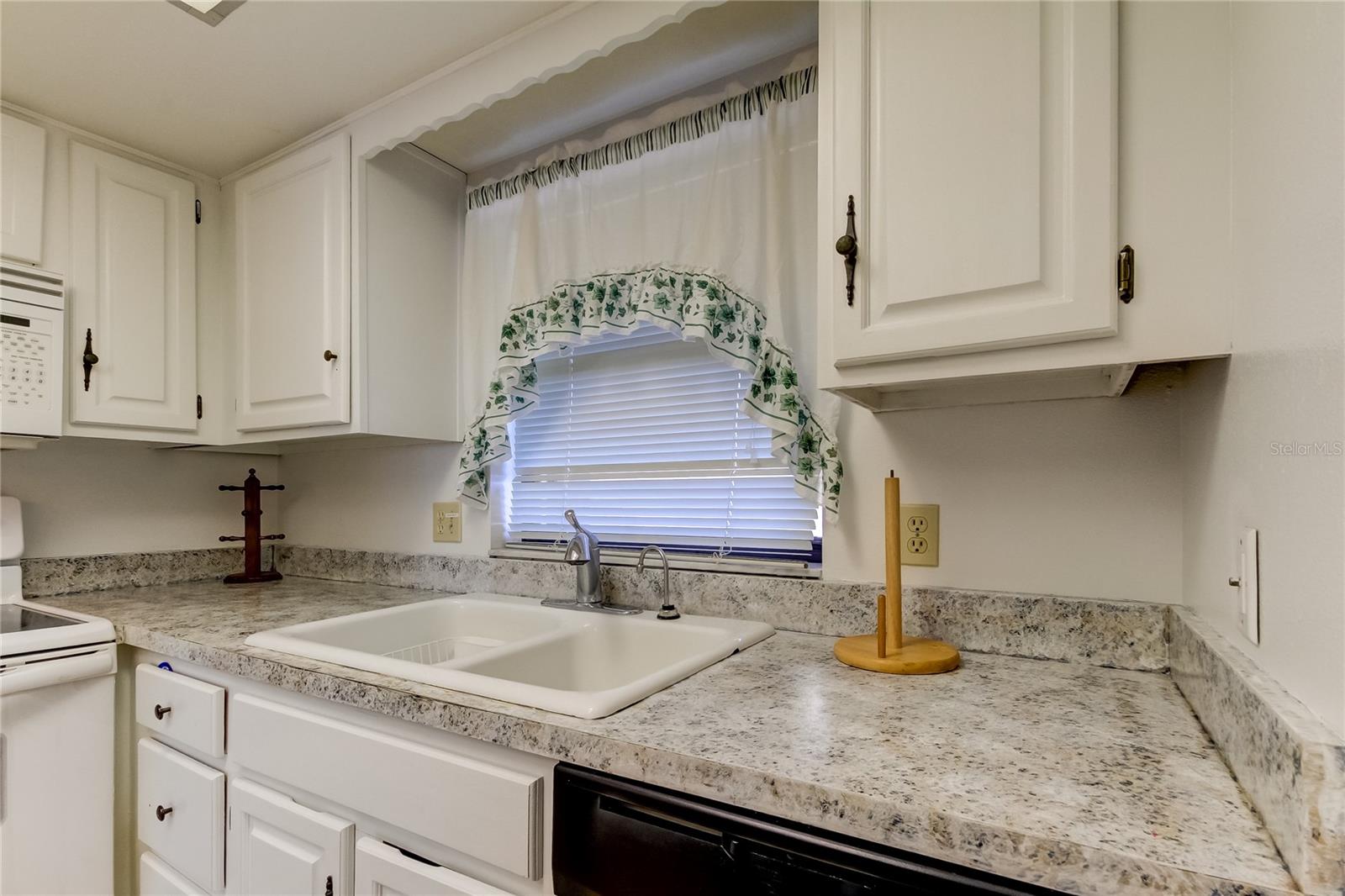 7050 SUNSET DR S #806