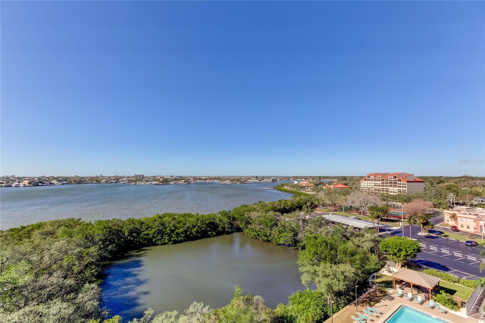 7050 SUNSET DR S #806