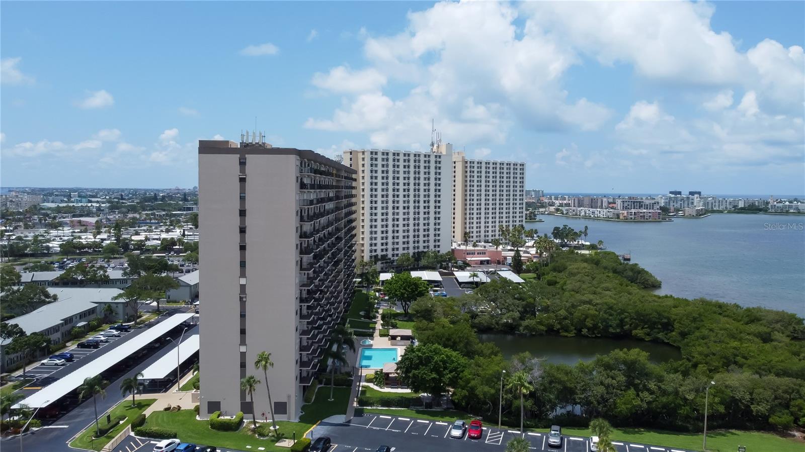 7050 SUNSET DR S #806