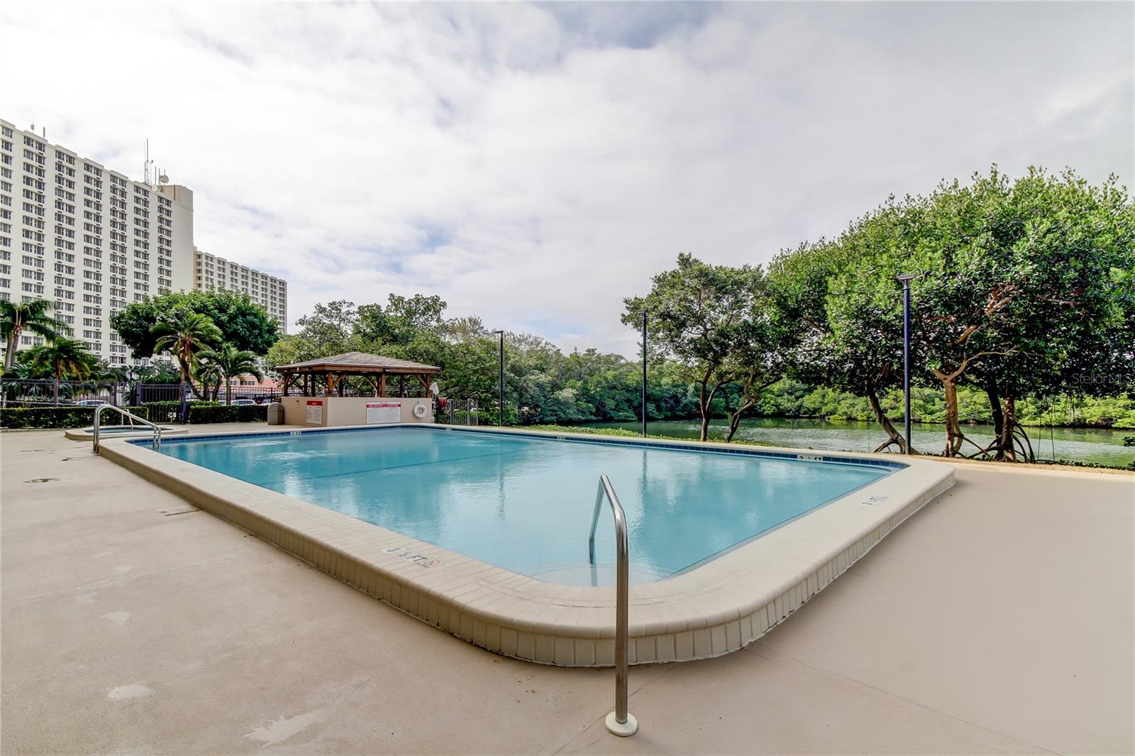 7050 SUNSET DR S #806