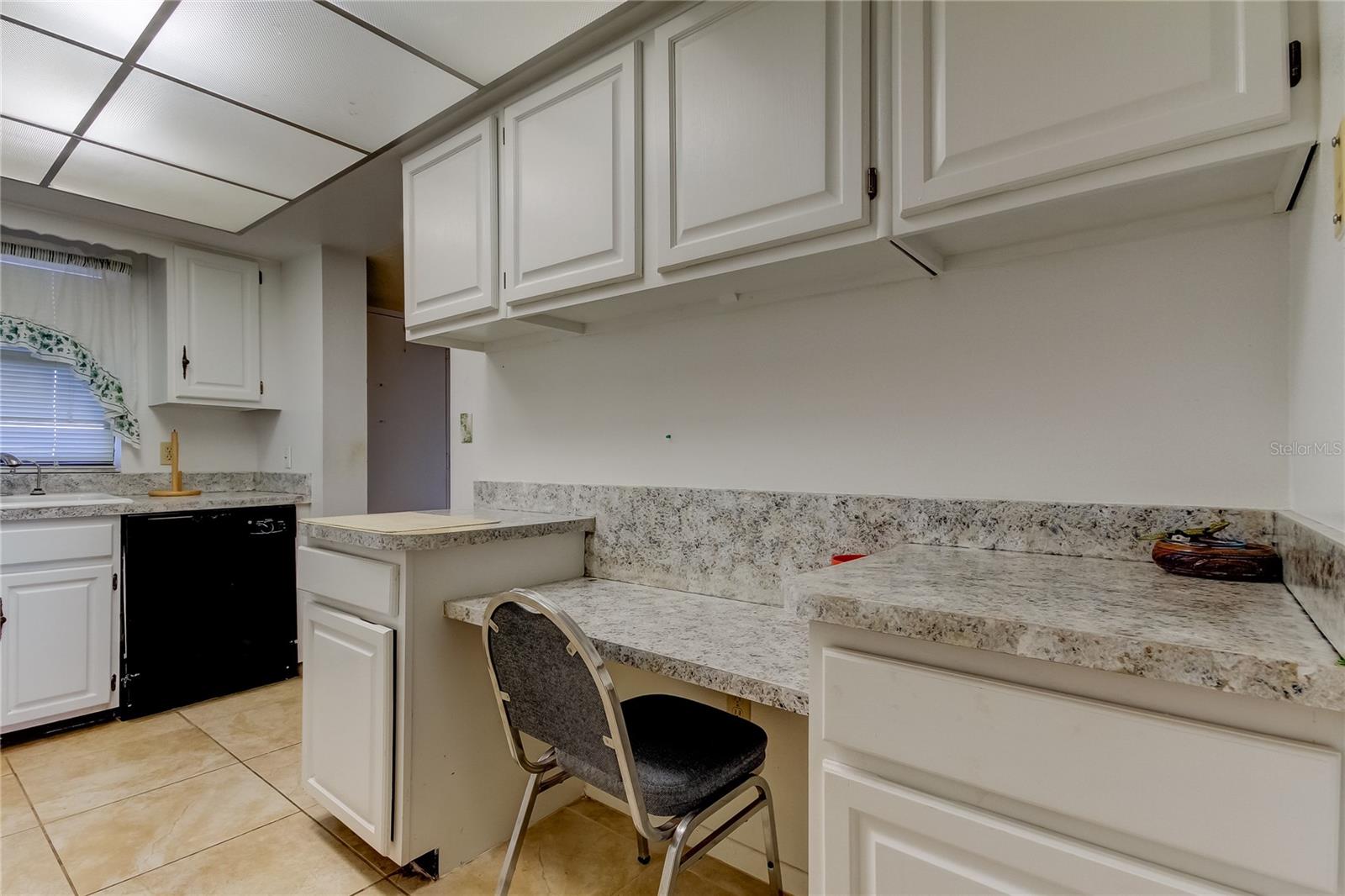 7050 SUNSET DR S #806