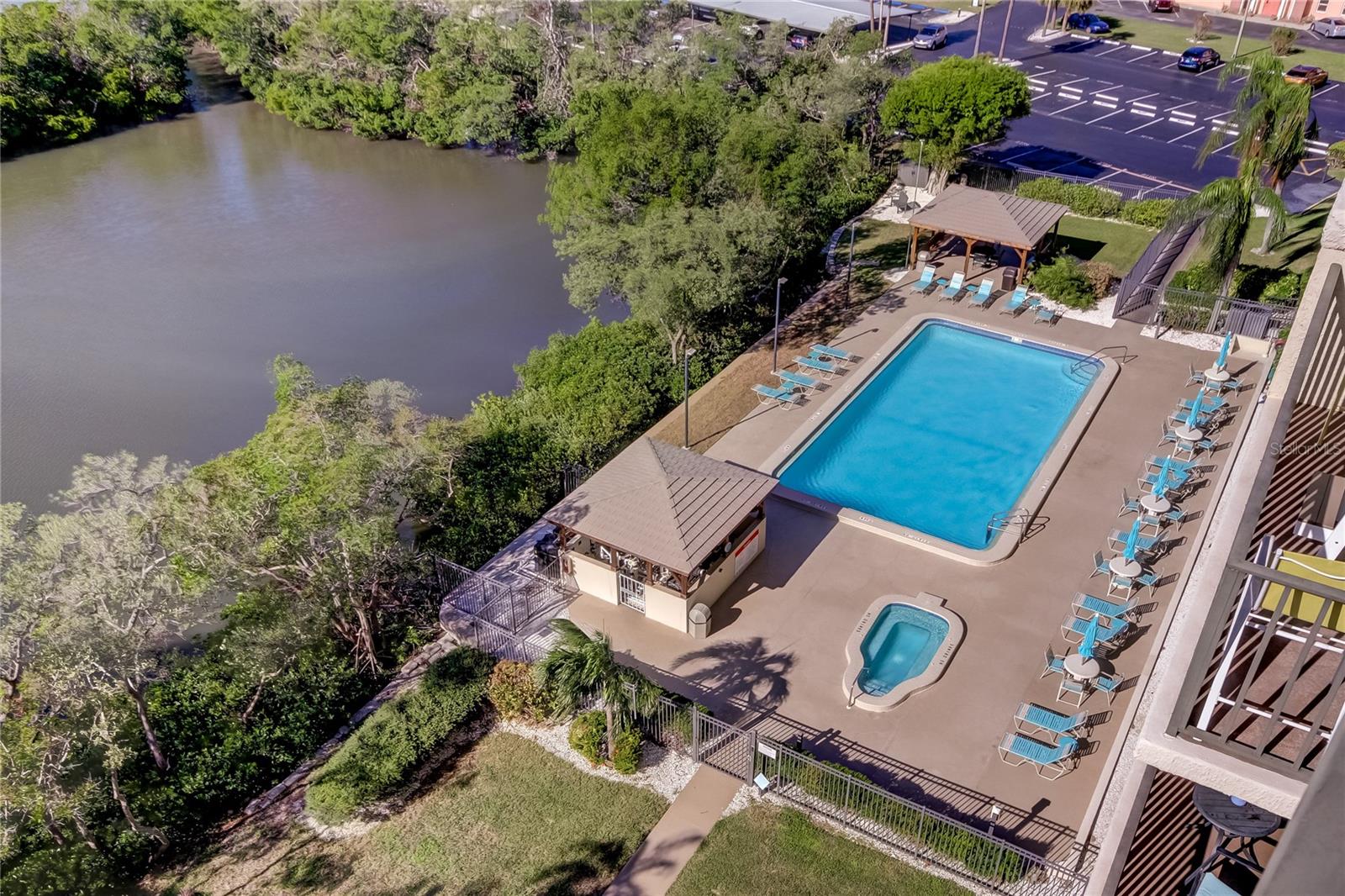 7050 SUNSET DR S #806