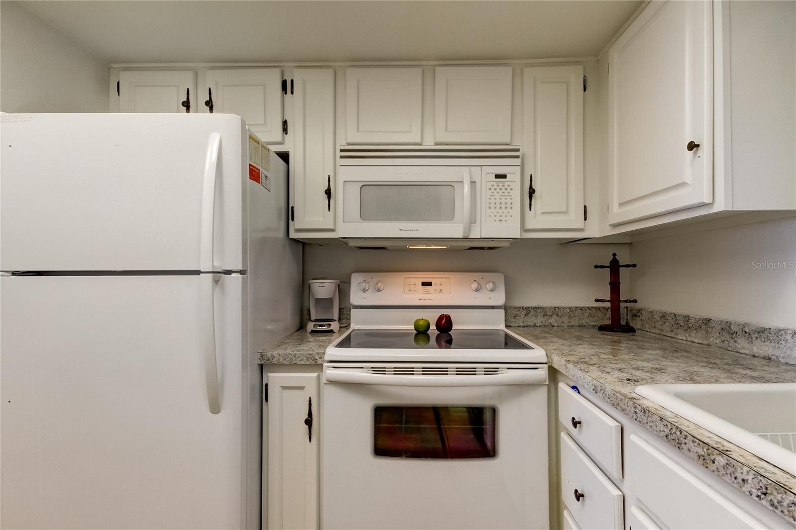 7050 SUNSET DR S #806