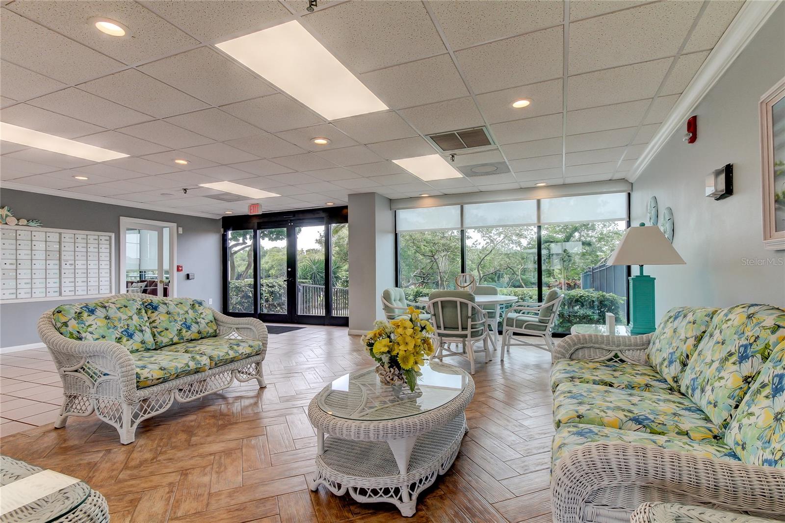 7050 SUNSET DR S #806