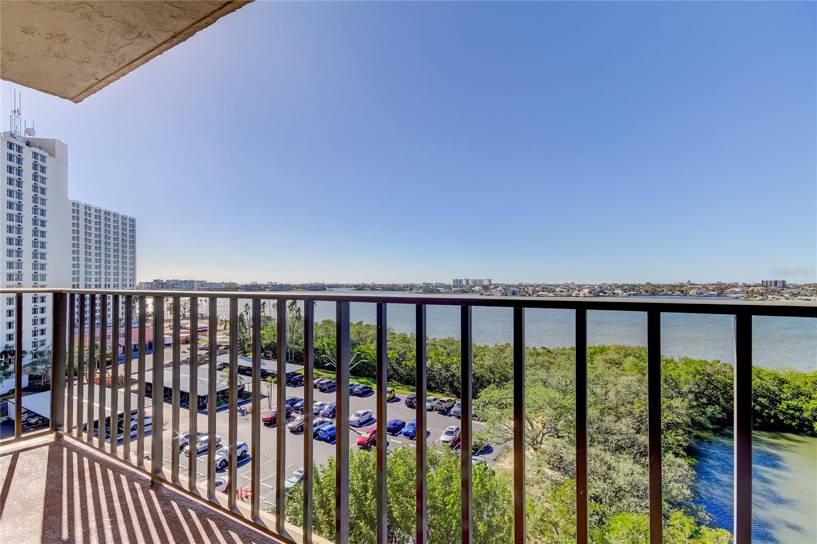 7050 SUNSET DR S #806