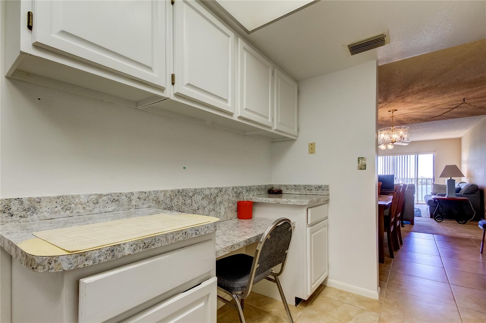 7050 SUNSET DR S #806