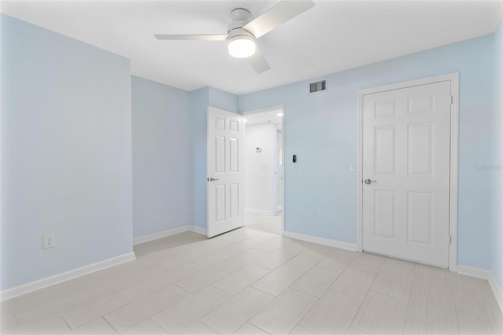 2400 FEATHER SOUND DR #214