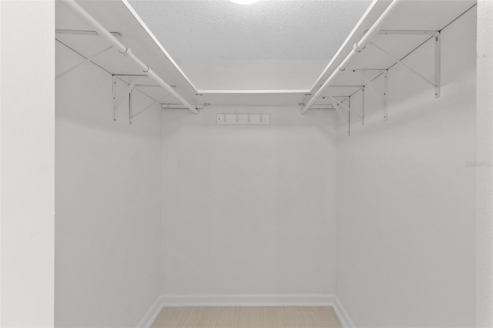 2400 FEATHER SOUND DR #214