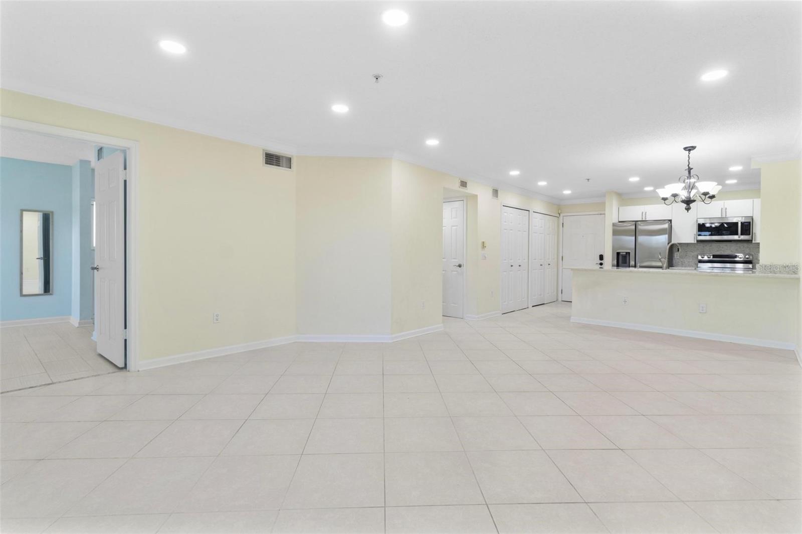 2400 FEATHER SOUND DR #214