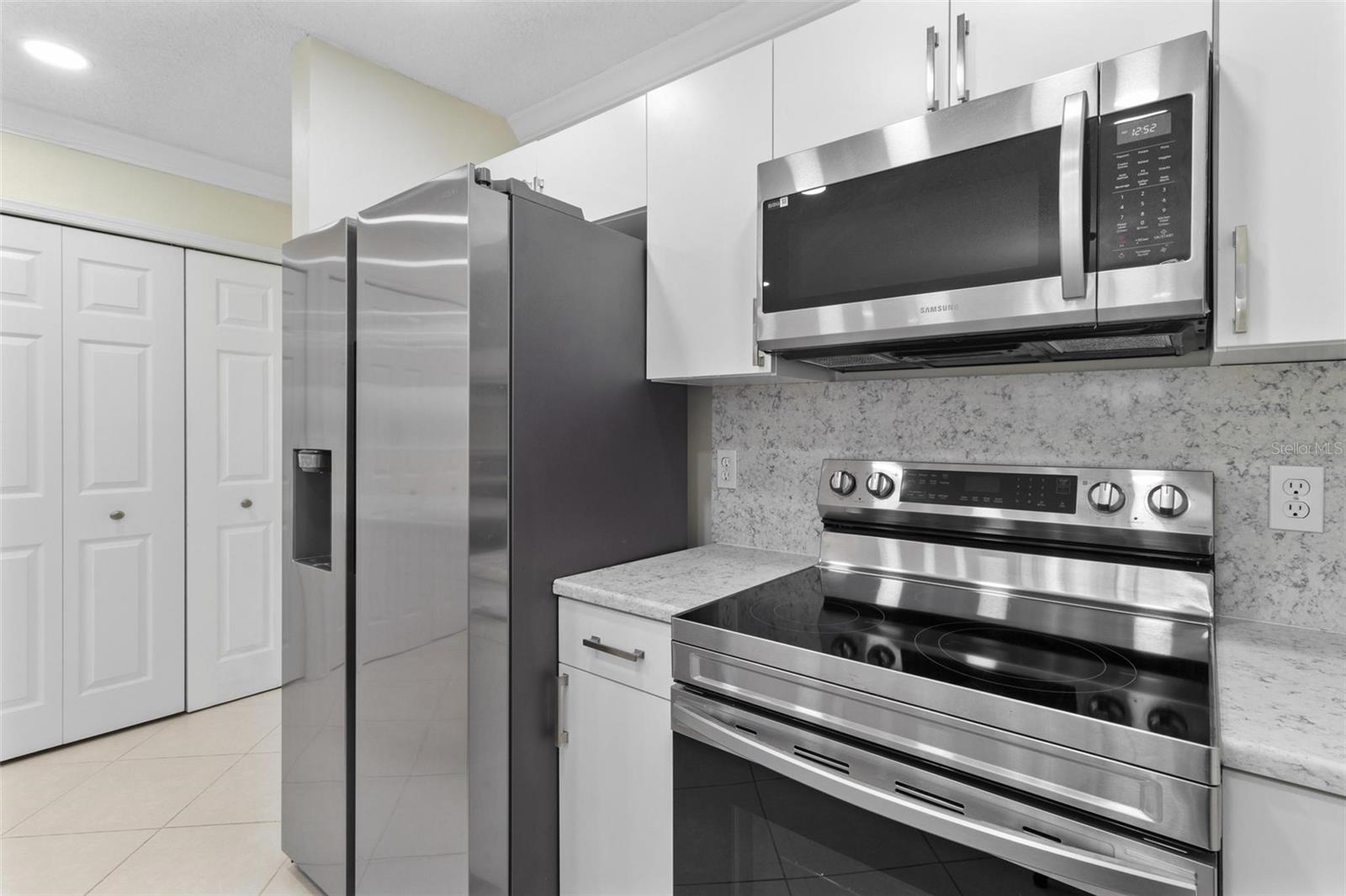 2400 FEATHER SOUND DR #214