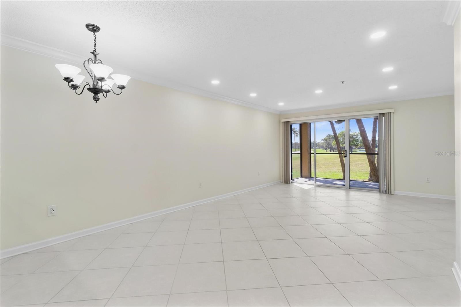 2400 FEATHER SOUND DR #214