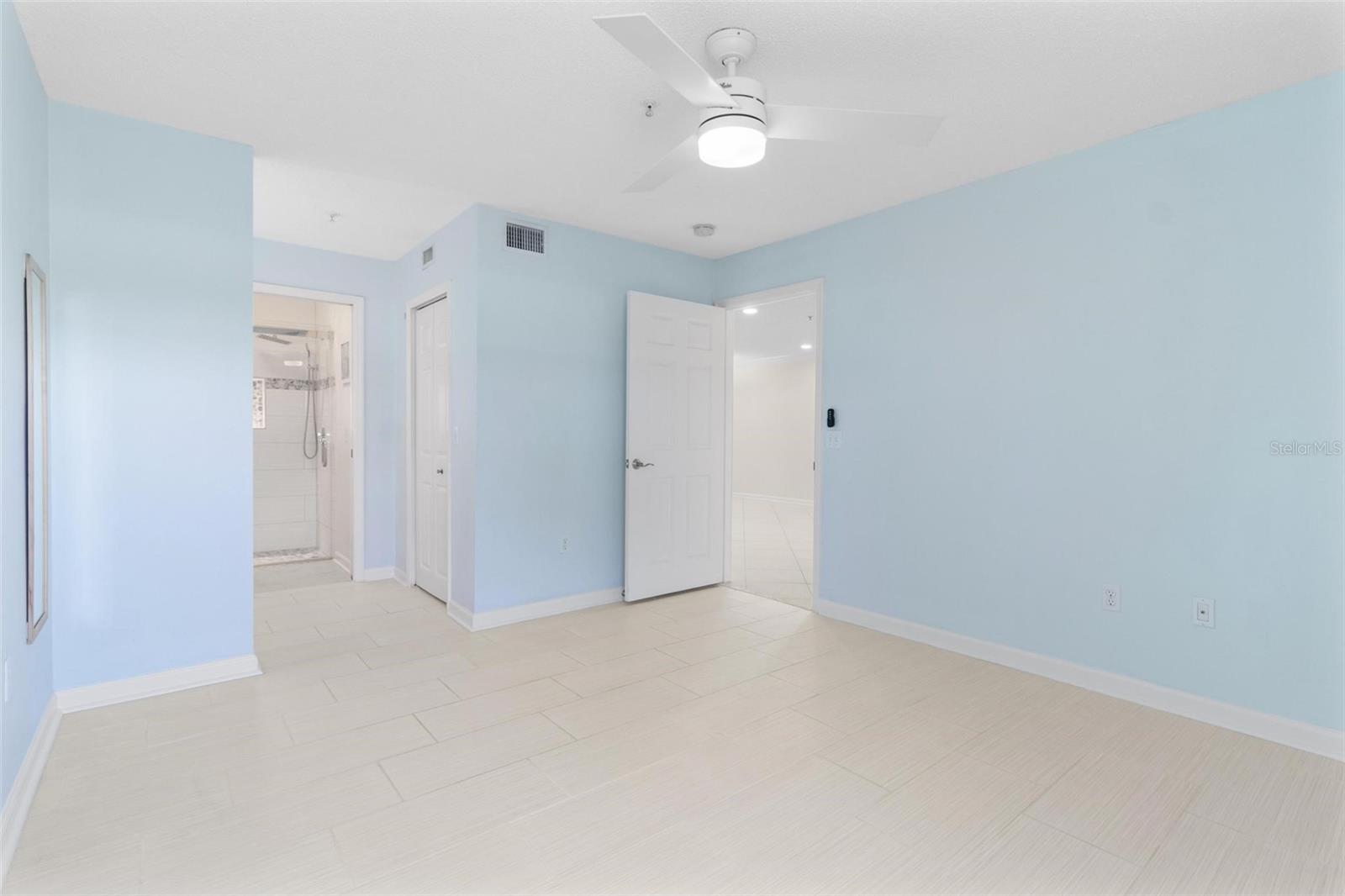 2400 FEATHER SOUND DR #214