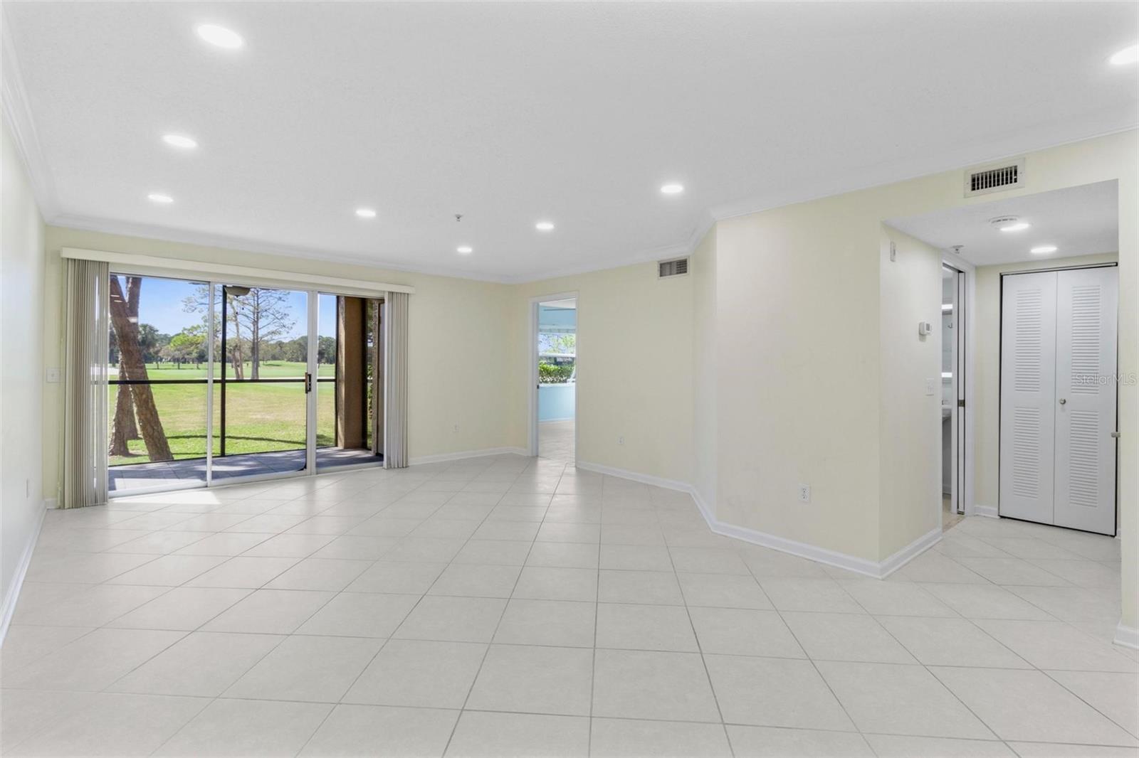 2400 FEATHER SOUND DR #214