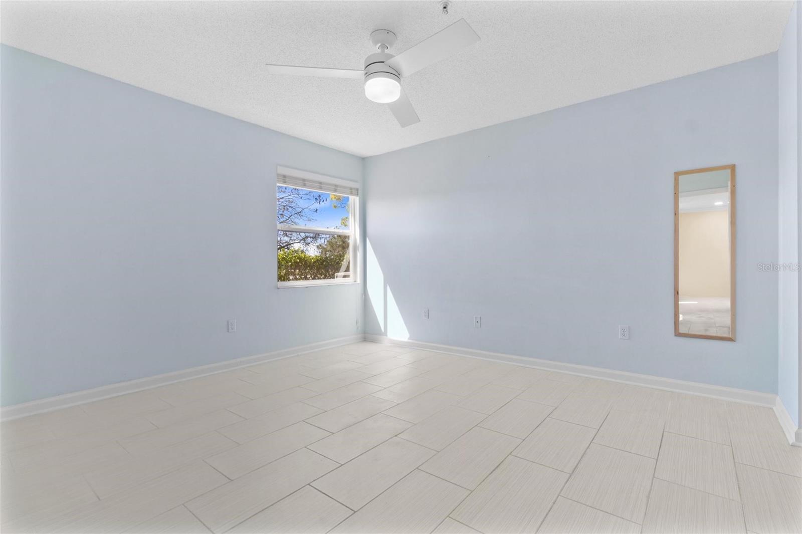 2400 FEATHER SOUND DR #214