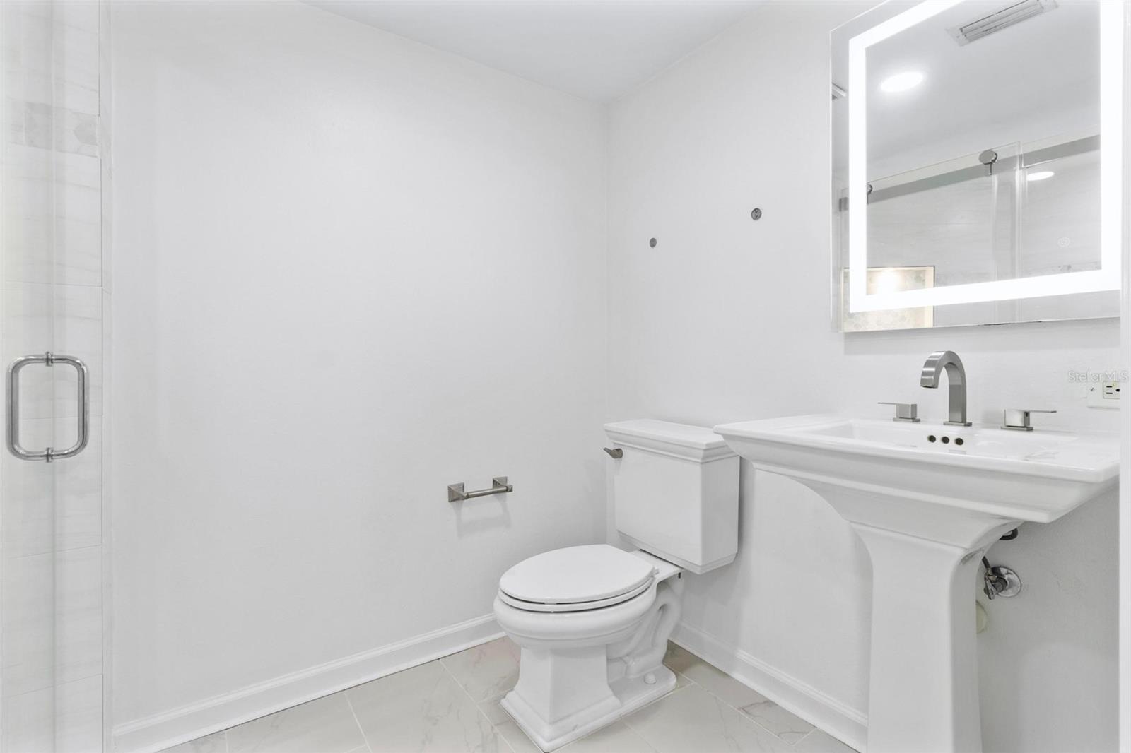 2400 FEATHER SOUND DR #214