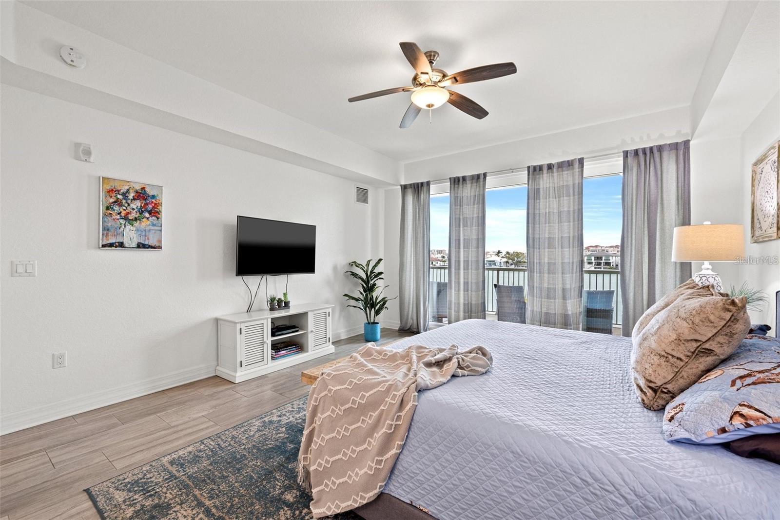 706 BAYWAY BLVD #301