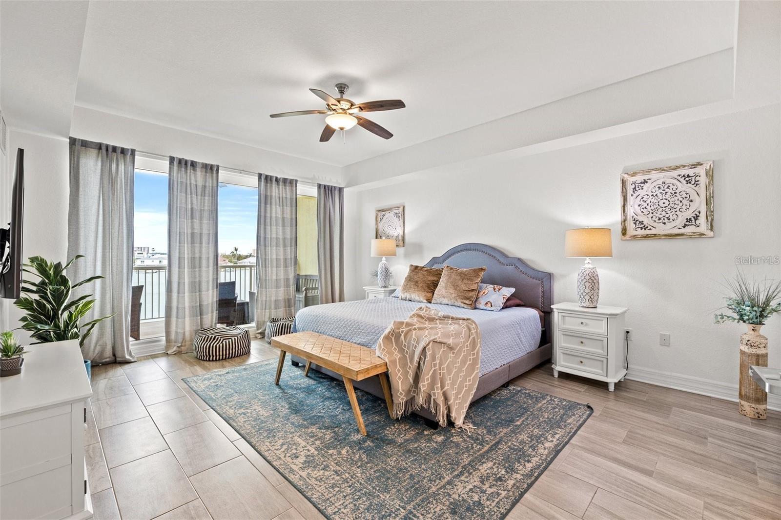 706 BAYWAY BLVD #301